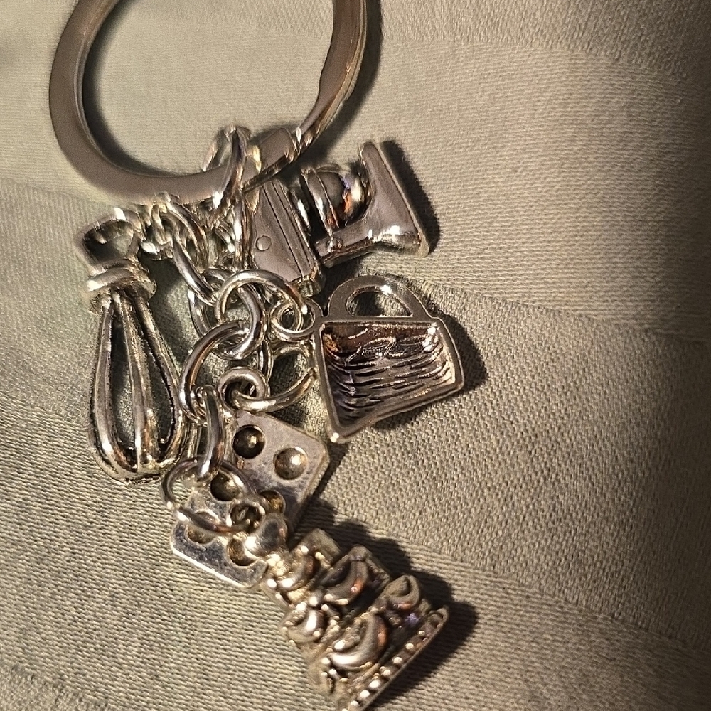 Silver Kitchen Charm Keychain - Picture 4 of 4
